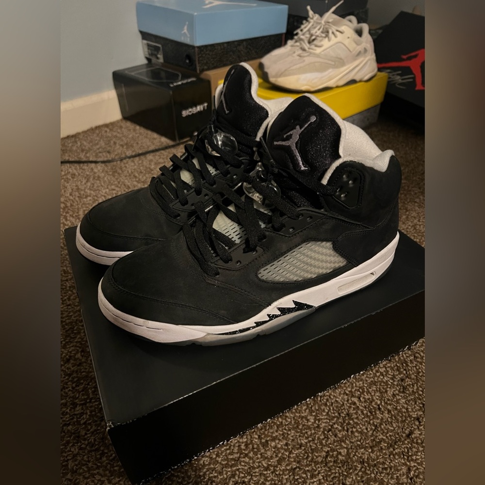 Jordan 5 “Moonlight”